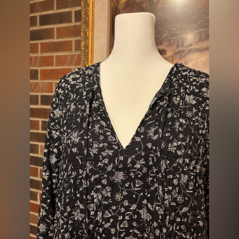 Old Navy Black and White V-Neck Long Sleeve Dress - Picture 9 of 13